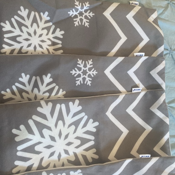 HWY 50 Holiday Snowflake Pillow Cover Shams. 20X20 Set of 4. - Picture 5 of 7